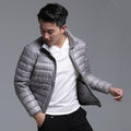 Jaqueta Masculina Warlock® Feather: Para todas as estações, ultraleve e embalável, resistente à água e ao vento,  jaqueta masculina respirável com capuz